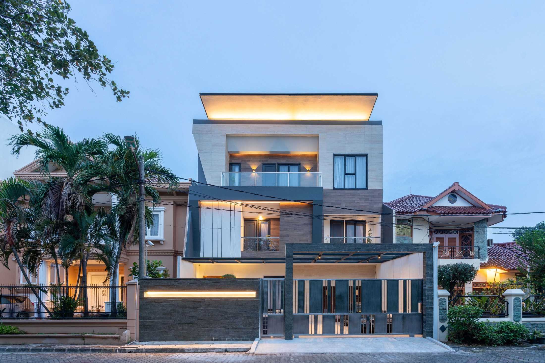 Desain Rumah 3 Lantai dengan Desain Interior Mewah